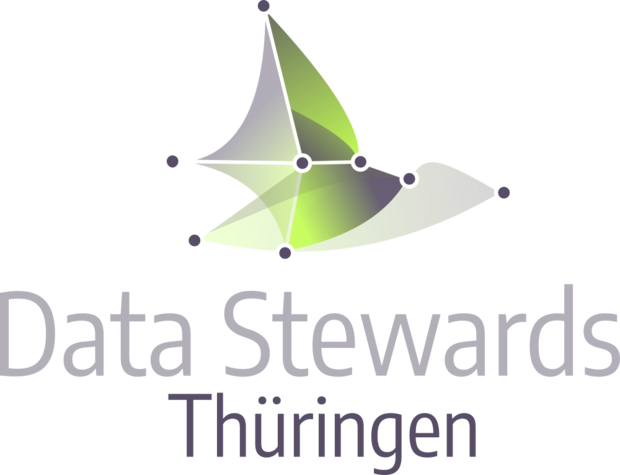 Logo des TKFDM ergänzt um den Schriftzug "Data Stewards in Thüringen" in Violett-Tönen