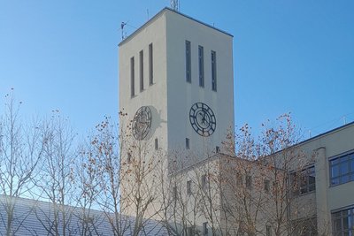Blick auf die Ernst-Abbe-Hochschule Jena im Winter