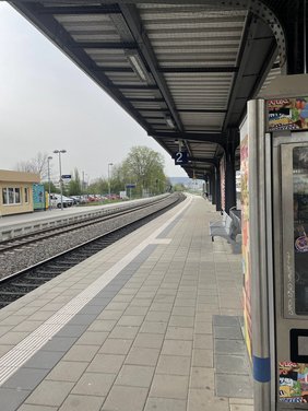 Bahnsteig des Bahnhofes Jena West