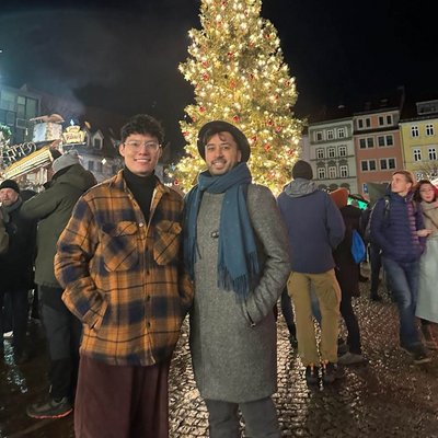 Studierende der Ernst-Abbe-Hochschule Jena auf dem Weihnachtsmarkt Jena