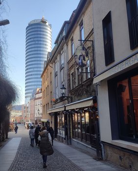 Blick in die Wagnergasse Jena in Richtung Stadtzentrum